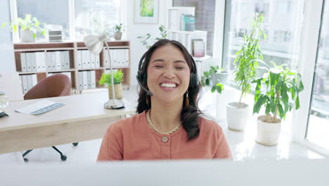 Asiatische-Frau,-Callcenter-Und-Computer