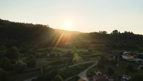 Hermosa-Vista-Aérea-Del-Paisaje-De-Portugal-Durante-Una-Puesta-De-Sol-De-Verano-En-El-Campo