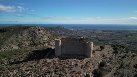 Montgrí-Castle,-Ubicado-En-La-Torroella-De-Montgrí-Región-Of-Bajo-Empordà-Donde-La-Costa-Brava-Province-Of-Girona