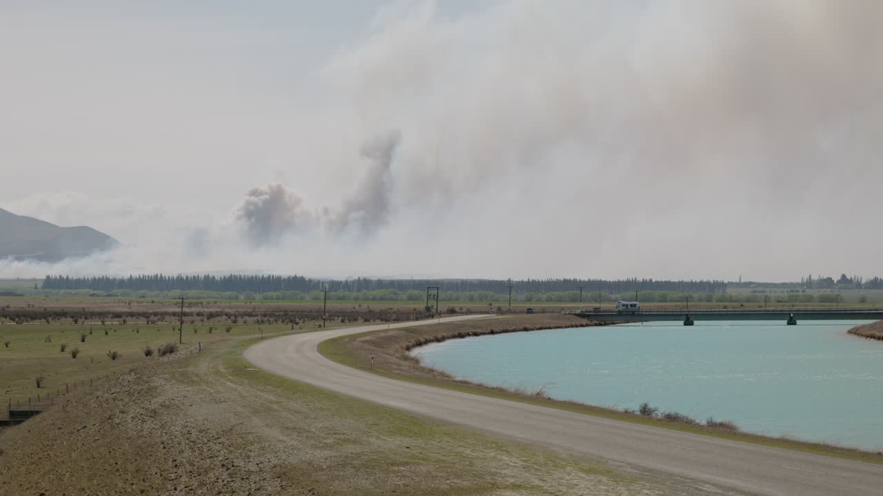 emergencia nueva zelanda pukaki downs, el bosque de twizel en llamas