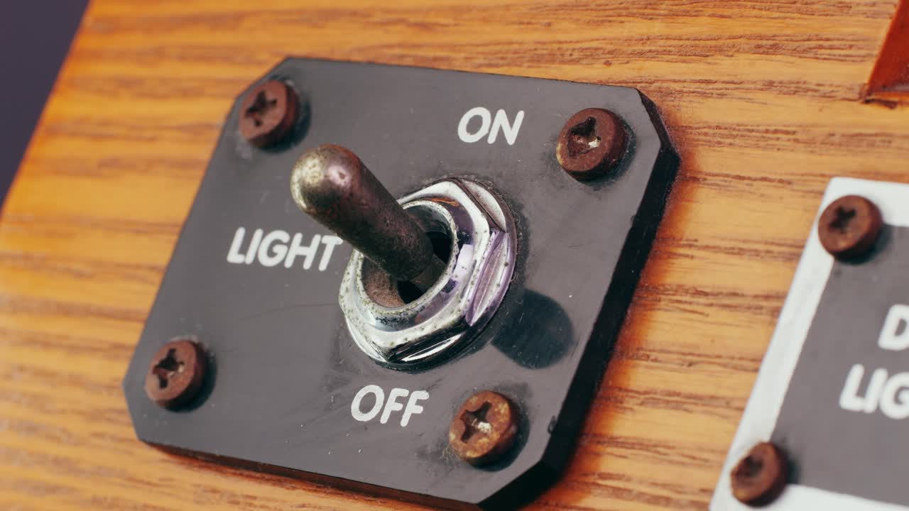 Old Retro AM FM Radio with tubes, Hand Changing stations , bulb vintage music player.