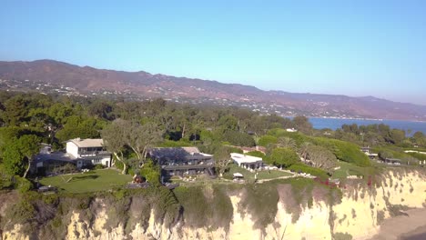 4K-Aerial-Shot-of-Mansion-Estates-in-Malibu,-California-wit-the-Santa-Monica-Mountains-Overlooking-the-Pacific-Ocean