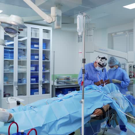 doctors performing critical operation