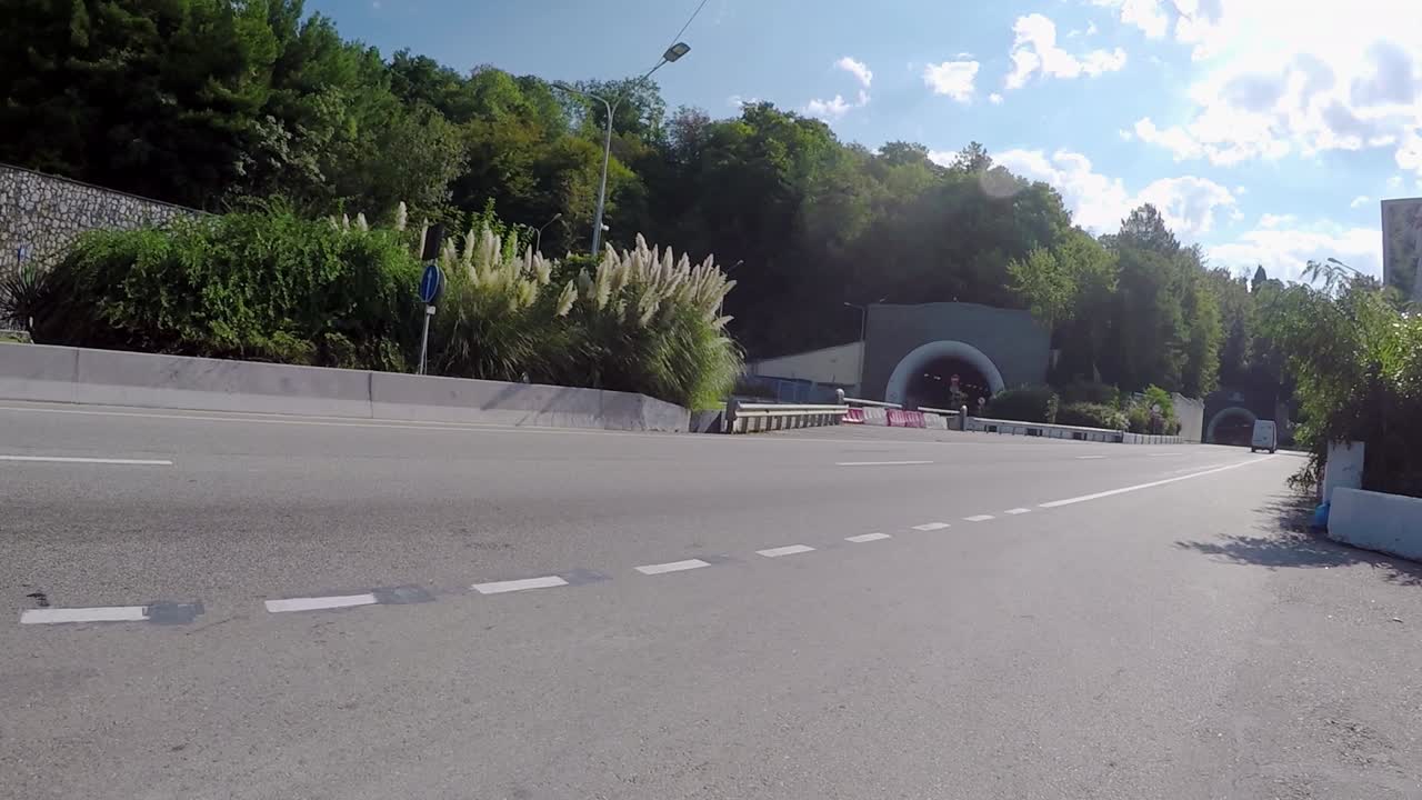 터널로 가는 도로