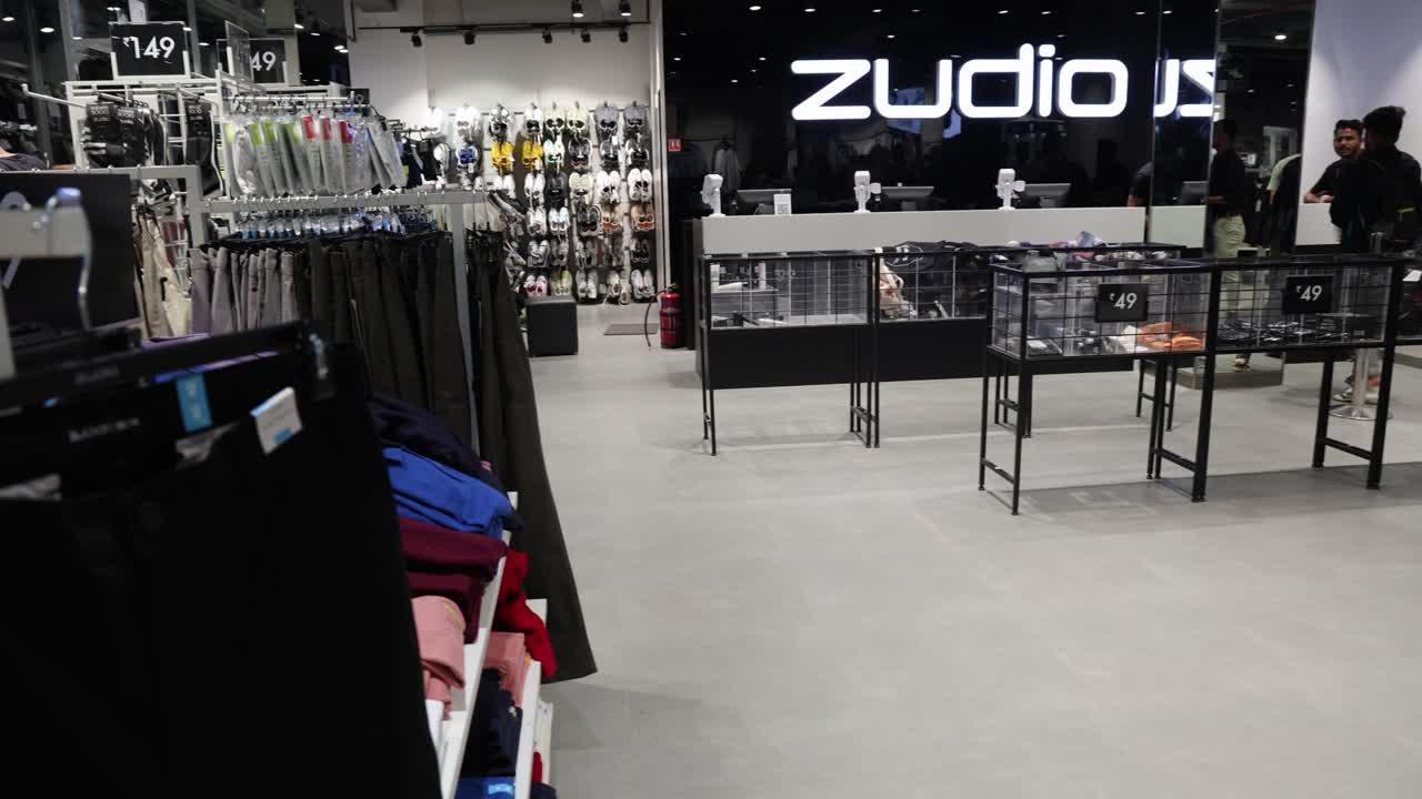 zudio brand shopping mall indoor view video is taken at Zudio shopping mall jodhpur rajasthan india on July 20 2024.