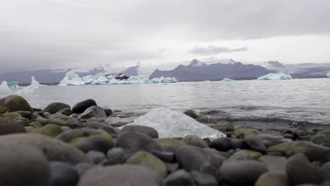 Gletscherlagune-Jökulsárlón-In-Südisland-–-Weitwinkelaufnahme