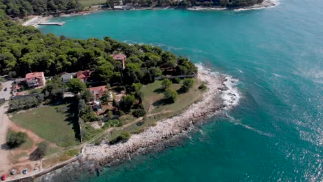 ciudad costera de croacia junto al mar adriático