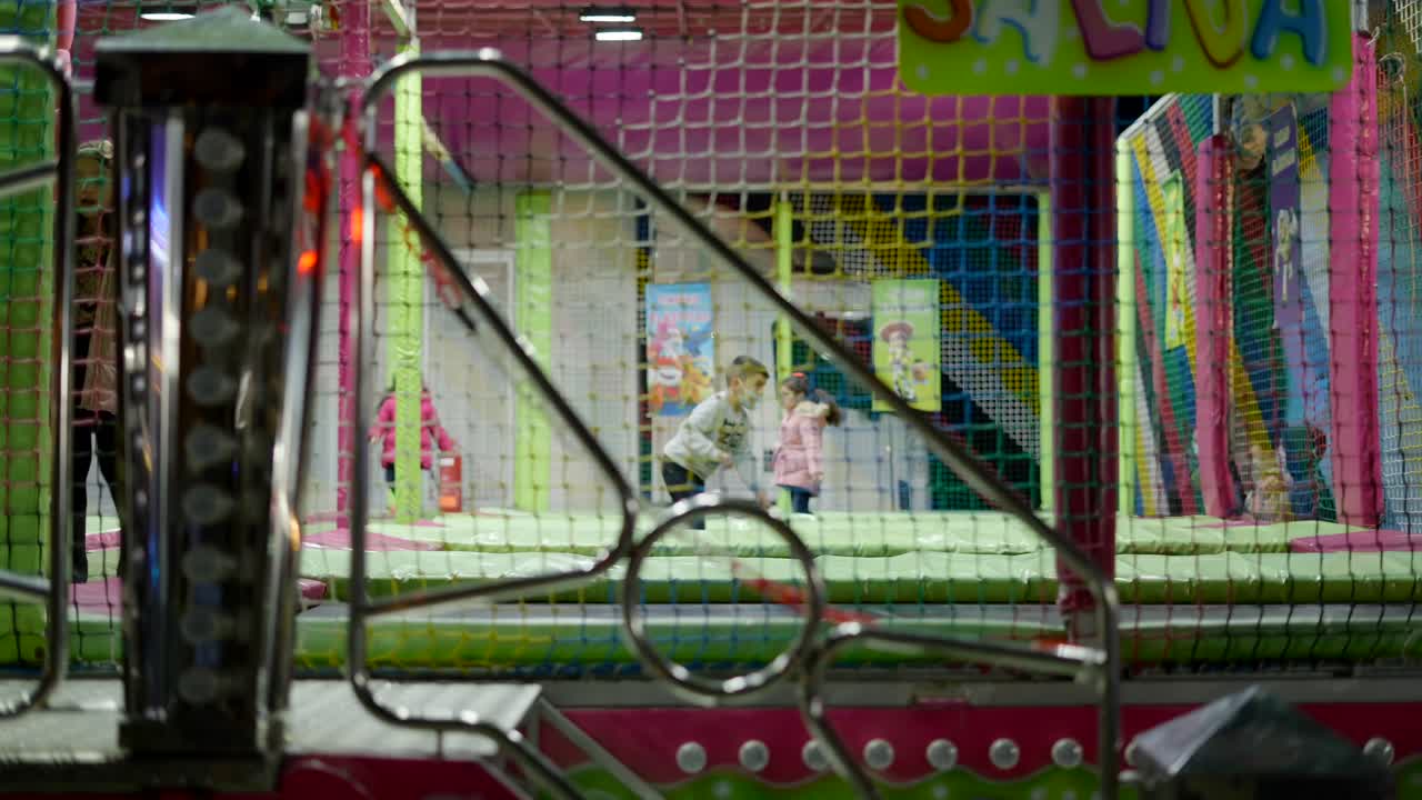 Zona de juegos cubierta para niños