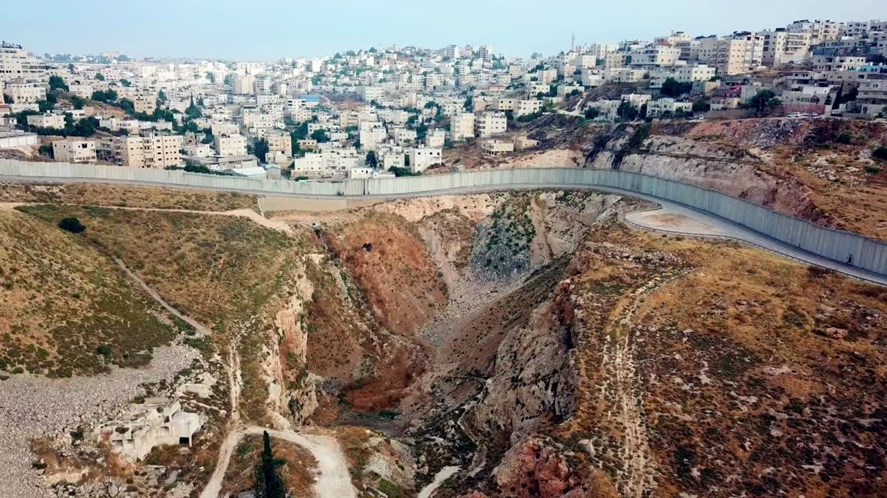 웨스트 크 분리 벽 드론