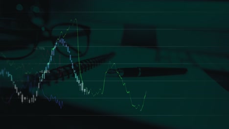 Animación-Del-Procesamiento-De-Datos-Financieros-Sobre-Bolígrafo,-Libreta-Y-Gafas