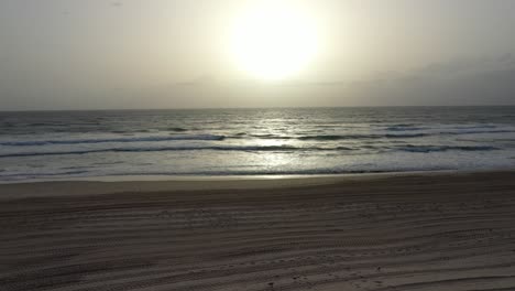 Early-morning-waves-rolling-in-with-seagulls