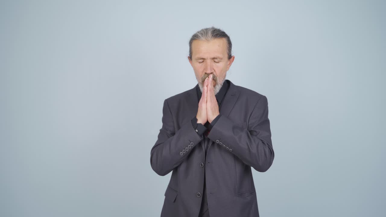 불안하고 두려운 사업가입니다.