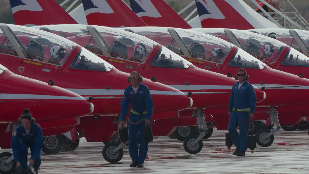 Red Arrows preparing for flight