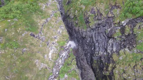 Waterfalls-flowing-down-from-steep-cliffs