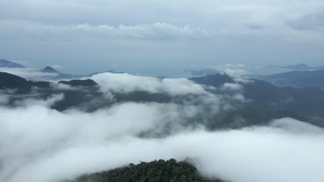 Dramatic-scene-of-Serra-do-Mar-covered-by-clouds,-Brazil