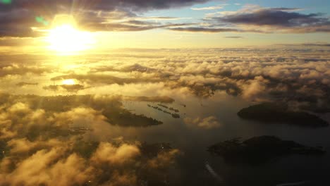 sydney-sonnenuntergang über den wolken