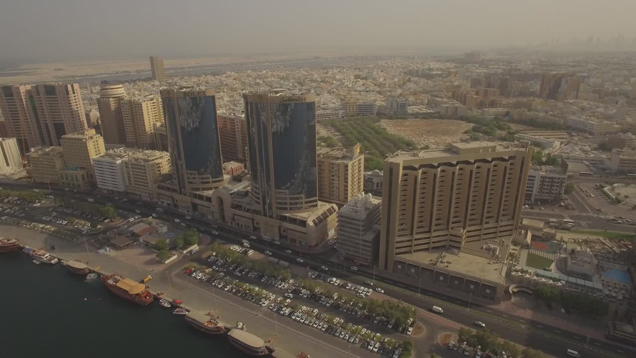 el centro histórico de los emiratos árabes unidos. amanecer. 4k