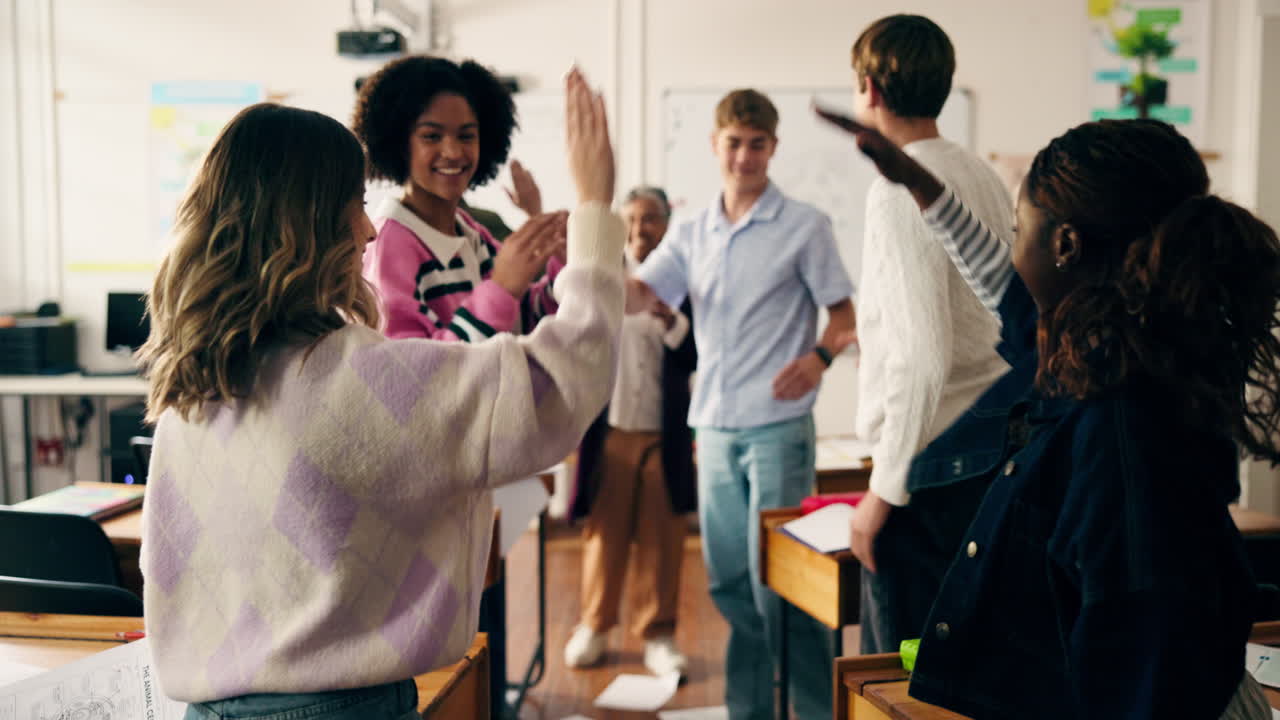 Gli studenti celebrano i risultati in classe
