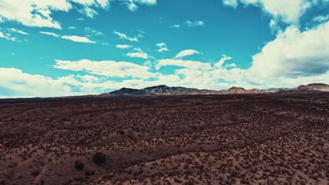 hiperlapso de la montaña del desierto centrado en la montaña