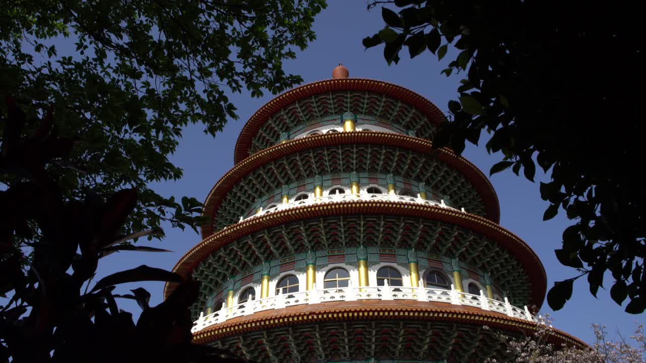 templo de 4k tian yuan gong en tamsui. la pagoda alta tianyuan de taiwán en taipei