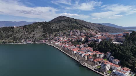 Stadt-Kastoria-In-Nordgriechenland.-Luftaufnahme-Des-Kastoria-Sees-Und-Der-Stadt.