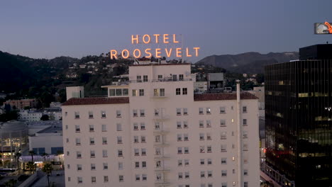 hotel roosevelt in hollywood at dusk