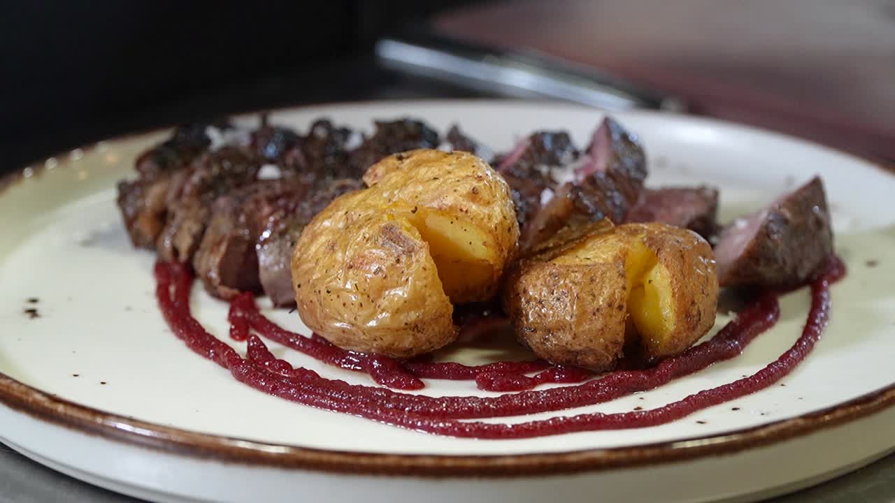 Roasted Potatoes with Grilled Steak and Red Wine Sauce