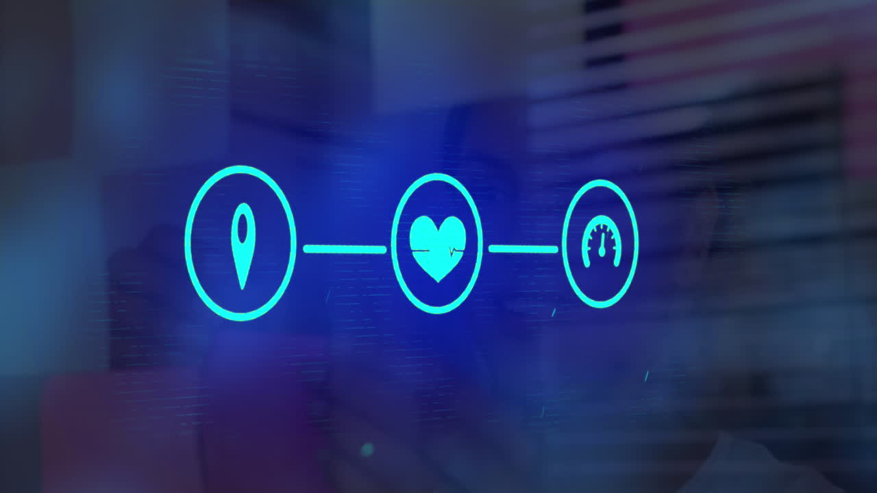 animación de una red de iconos digitales sobre una mujer caucásica sonriendo mirando notas en la oficina