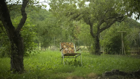 An-old-camping-chair-in-a-garden