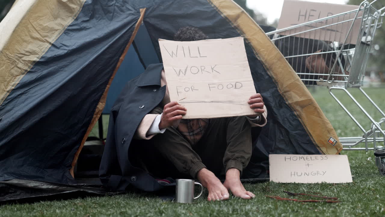 음식 을 얻기 위해 일 을 찾는 노숙자