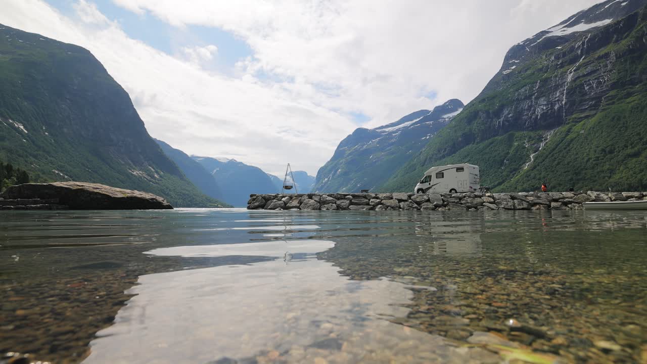 가족 휴가 여행 rv, 오토바이 휴가 여행. 아름다운 자연 노르웨이 자연 풍경.