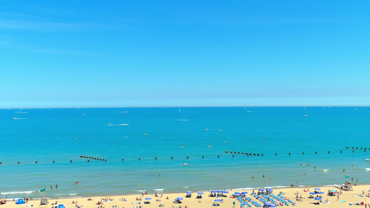 시카고 일리노이주 노스 애비뉴 해변의 공중 촬영