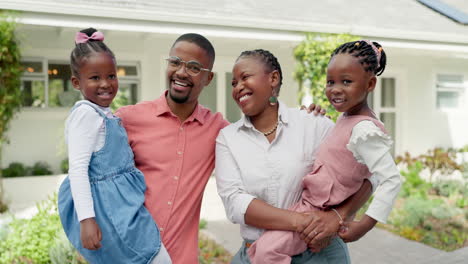 nueva casa, familia negra y padres felices