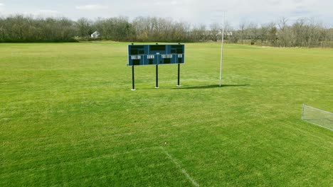 Drohne-Fliegt-über-Und-Nahaufnahme-Der-Fußballanzeigetafel