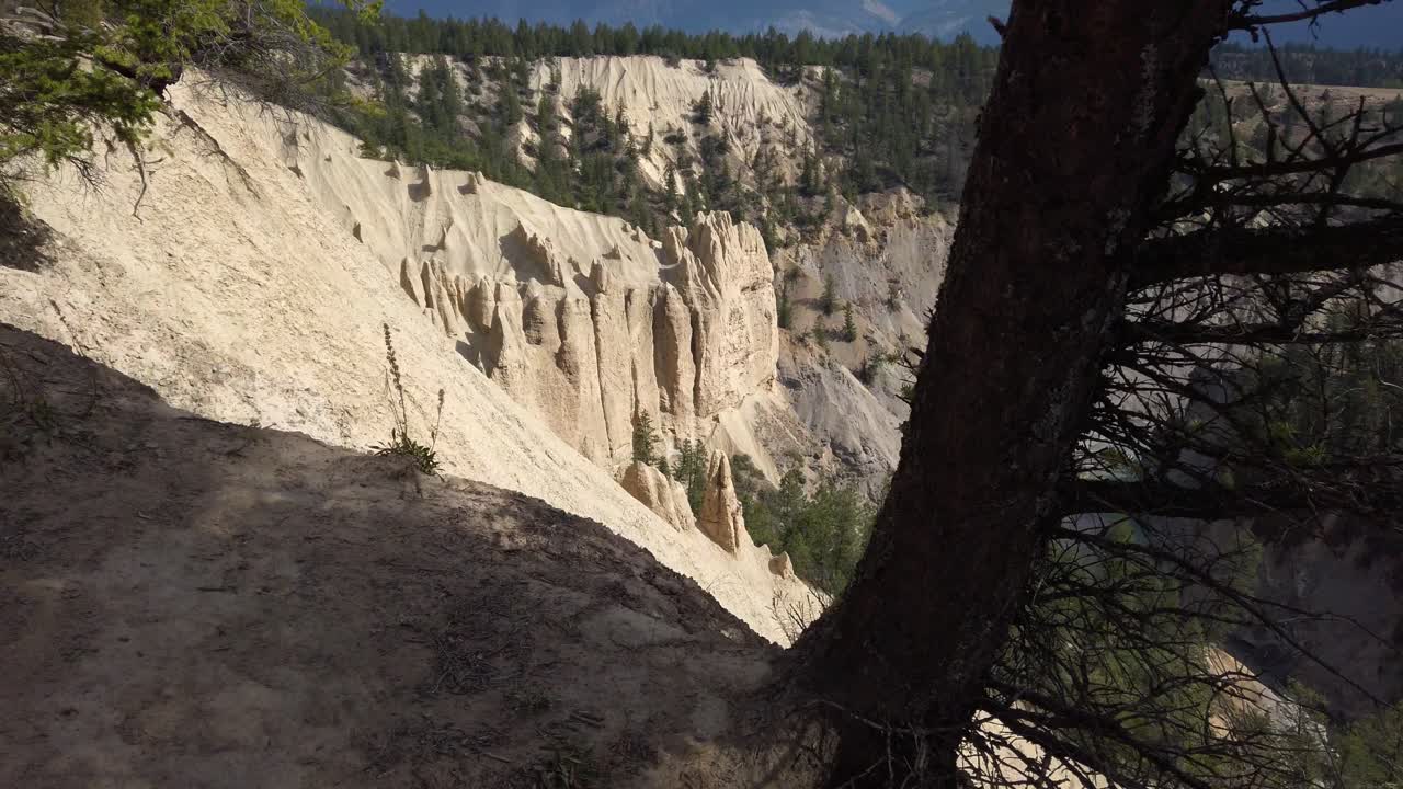 hoodoos cordillera trail creek revelar invermere columbia británica