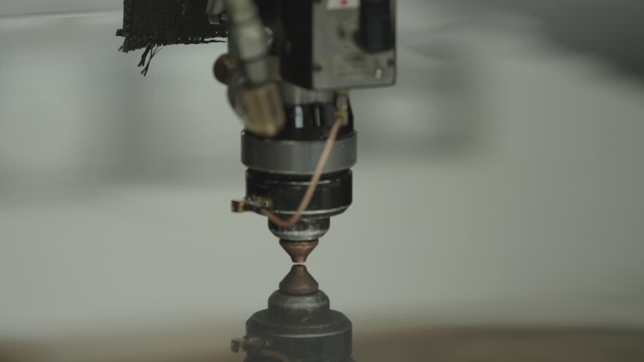 레이저 절단기 절단 금속판