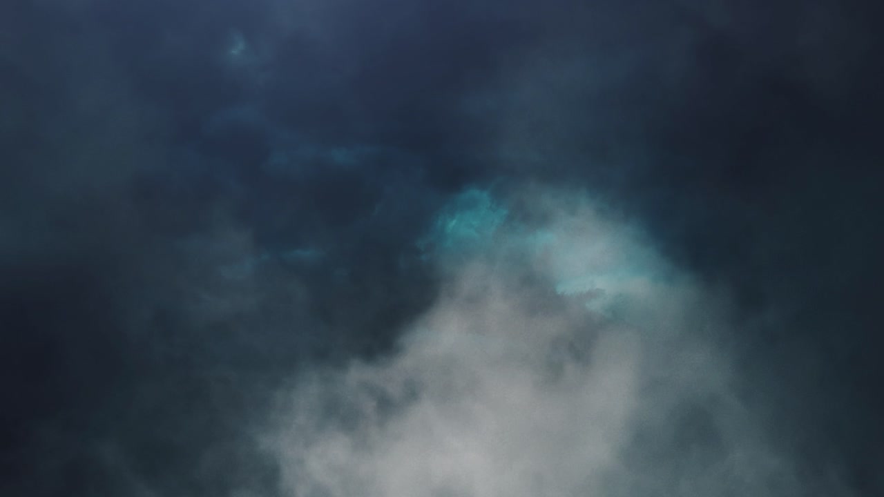 저속 촬영, 하늘의 기둥형 구름에서 번개가 번쩍인다