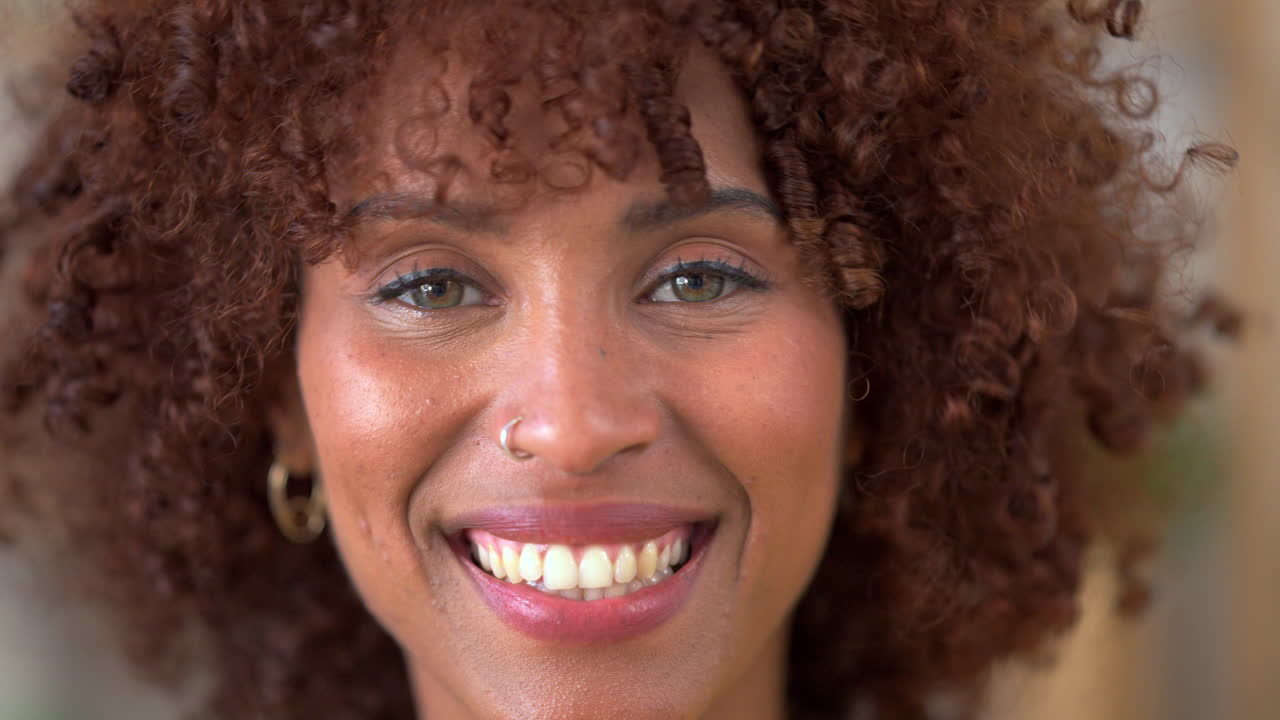 Retrato de rosto de uma mulher negra