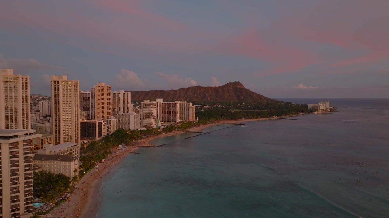 Vista aerea di Waikiki, Honolulu e Diamond Head al tramonto