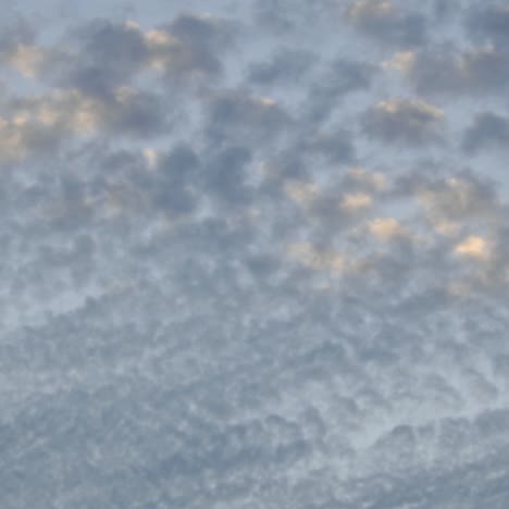 Zeitraffer-Von-Sich-Langsam-Bewegenden-Altocumulus-Wolken-über-Ventura-Kalifornien