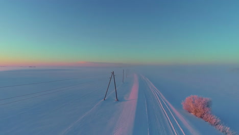 雪覆蓋了冬天的風景, 眼睛看不到的遠處在凍結的<unk>原