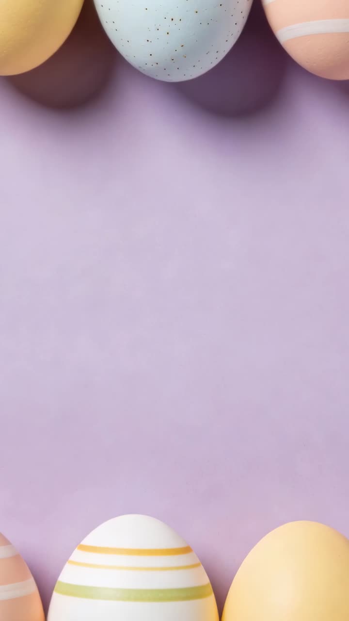 Ovos pastel emoldurando bordas lavanda, iluminação variando sutilmente, foco e sombras se alterando para o design