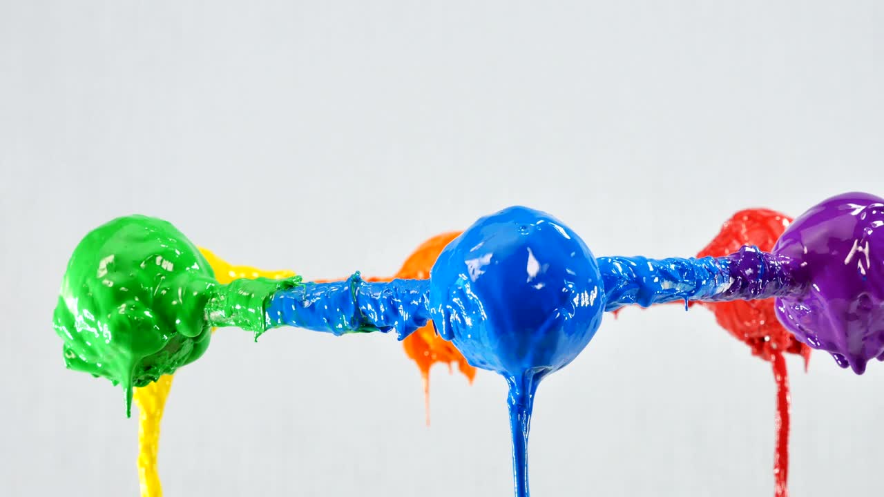 tinta azul en la rueda circular girar en el sentido de las agujas del reloj