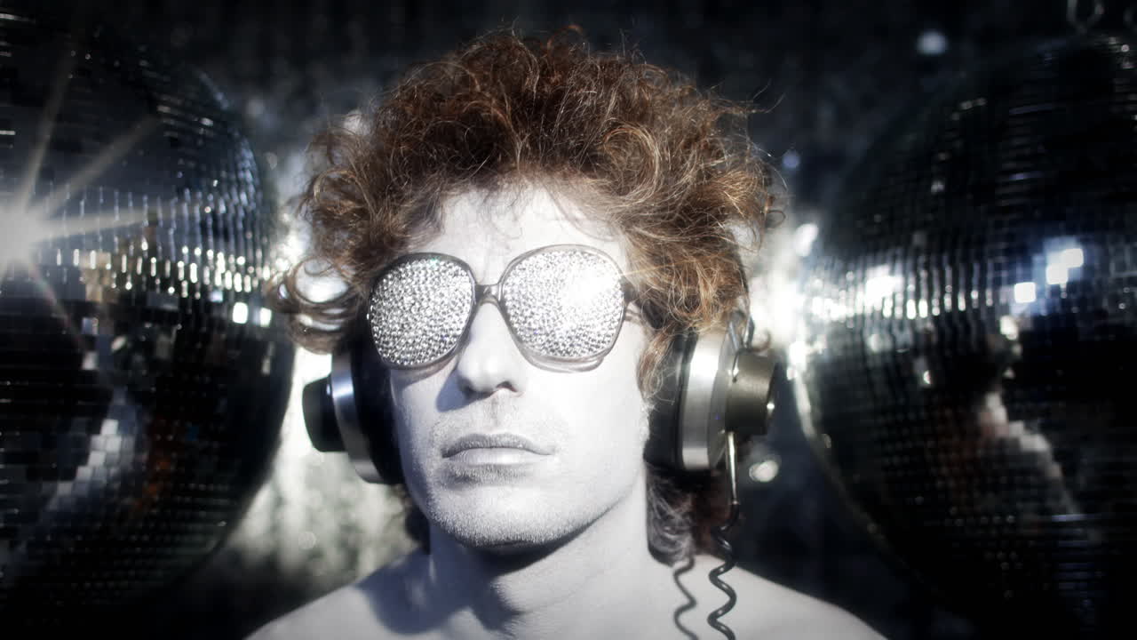 hombre plateado 4k 17