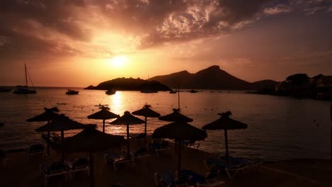 Sonnenuntergang-Am-Strand-Im-Zeitraffer-Auf-Mallorca,-Spanien