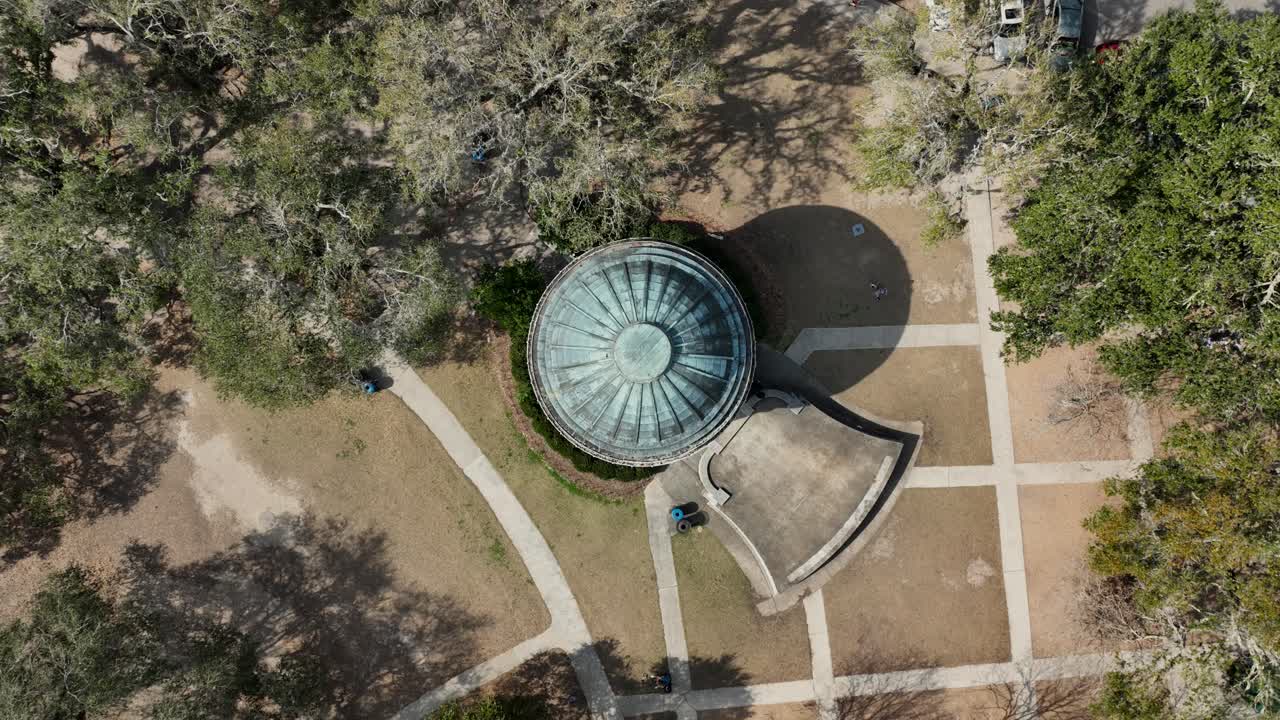 vista superior aérea de un pabellón en el parque de la ciudad en nueva orleans