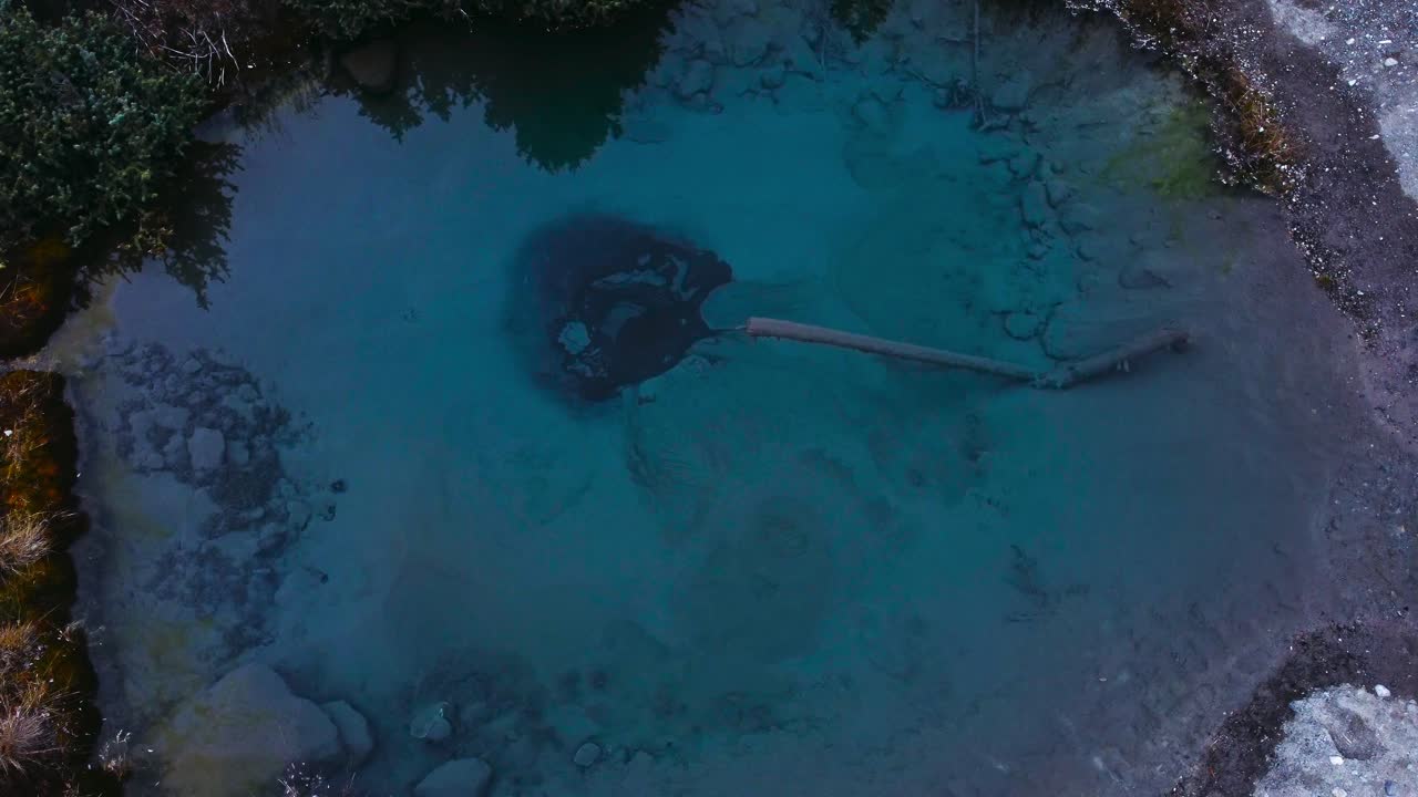 밑바닥 물이 부글부글 끓어오르는 연못 01