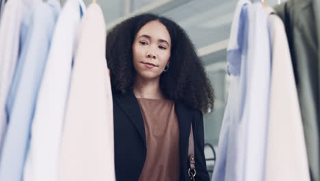 moda, compras y venta al por menor con mujer en la tienda