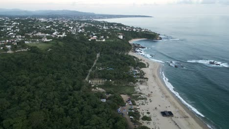 Drone-Vuela-Sobre-Puerto-Escondido-Oaxaca-Costa-Viaje-Destino-De-Vacaciones