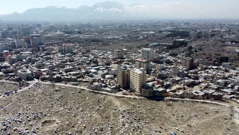 Die-Kontrastreichen-Landschaften-Von-Kabul:-Gebäude-Und-Friedhöfe-Aus-Der-Luft